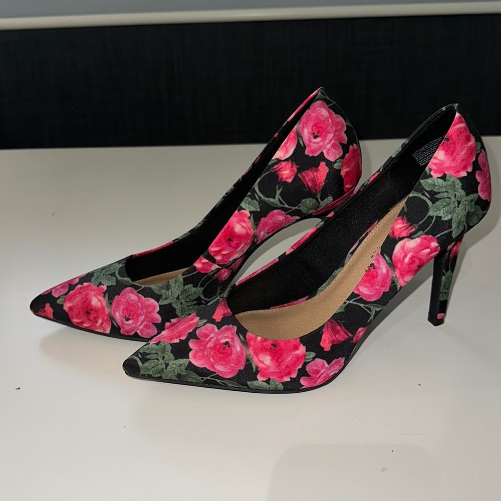 Christian Siriano pink rose heels size 8.5W